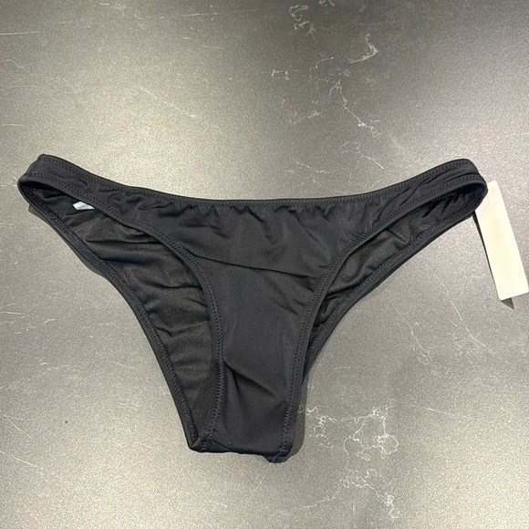 Victoria’s Secret Hipster Brazilian Bikini Bottom. Small. NWT. - Picture 1 of 5